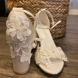GORGEOUS BRIDAL HEELS!! Size 6, white, heels